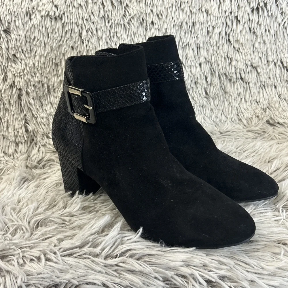 Karen Scott IVYY Black Zip up Almond Toe Ankle Boots Reptile Textured Buckle 9.5